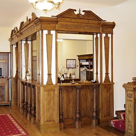Hotel Castel Royal Mosnita Noua エクステリア 写真