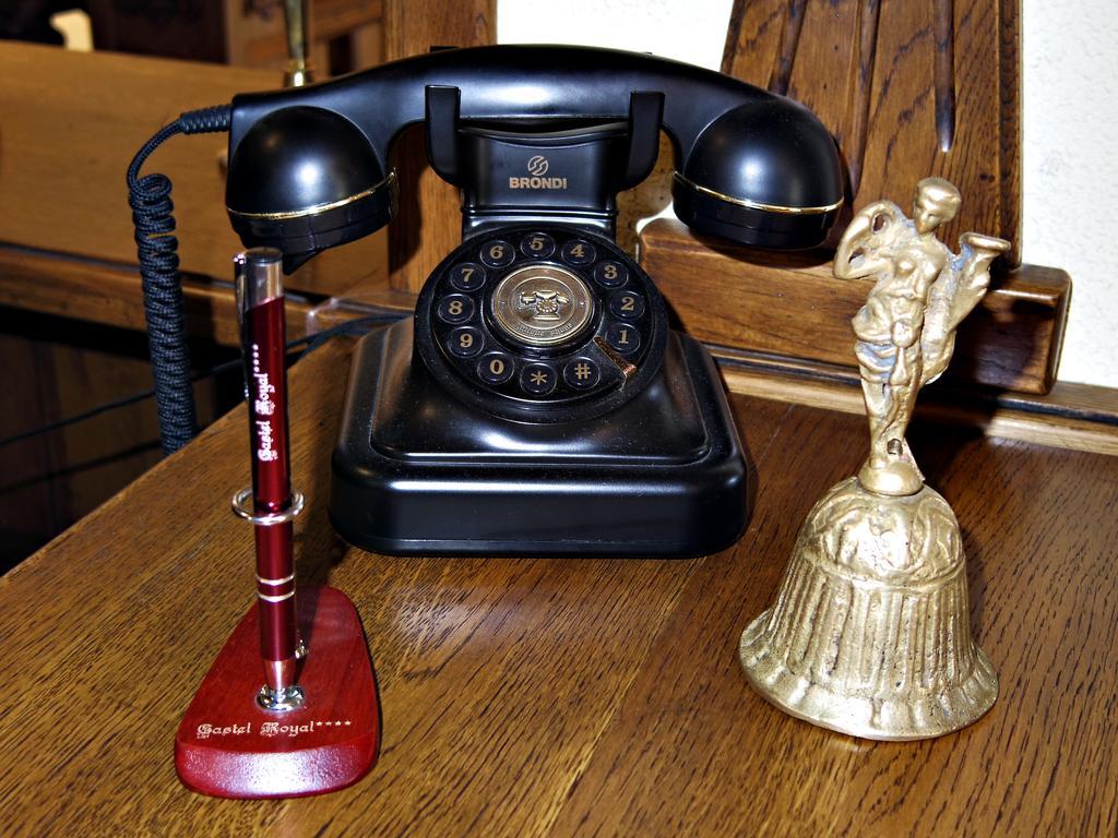 Hotel Castel Royal Mosnita Noua エクステリア 写真