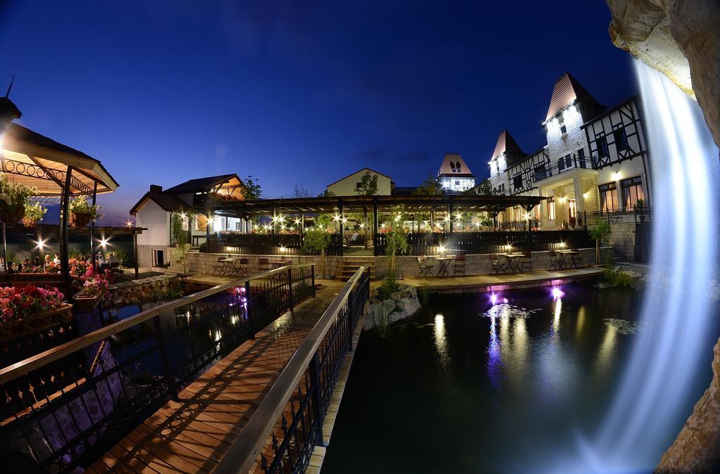 Hotel Castel Royal Mosnita Noua エクステリア 写真