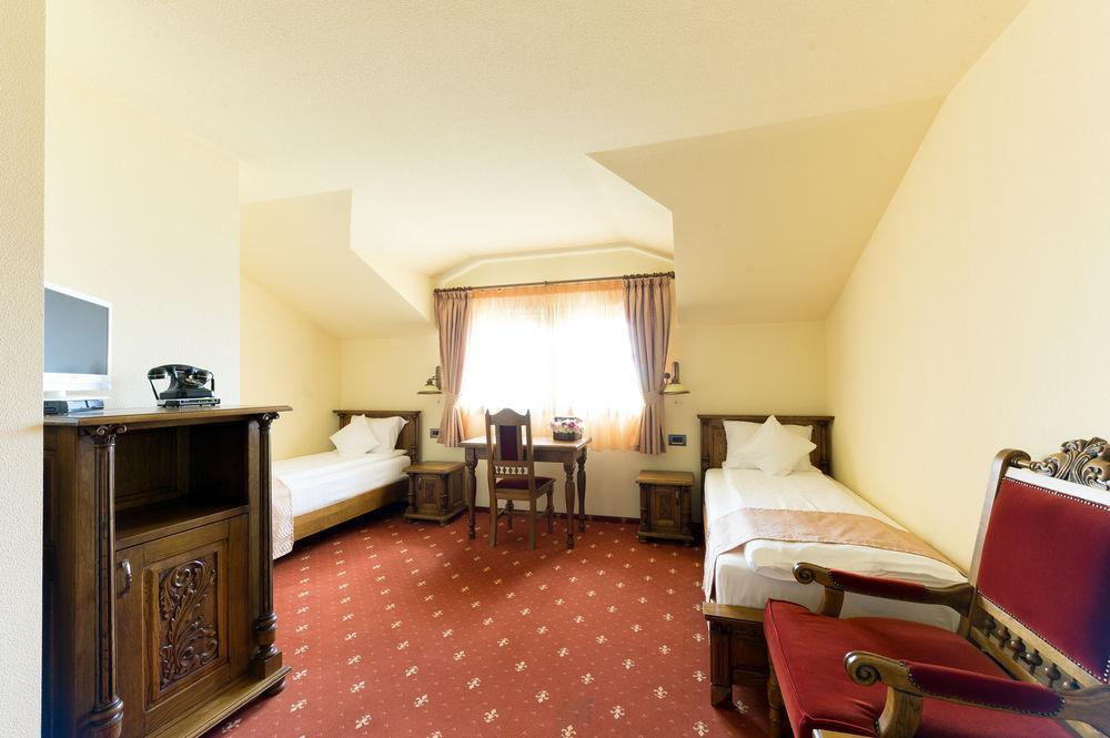 Hotel Castel Royal Mosnita Noua エクステリア 写真