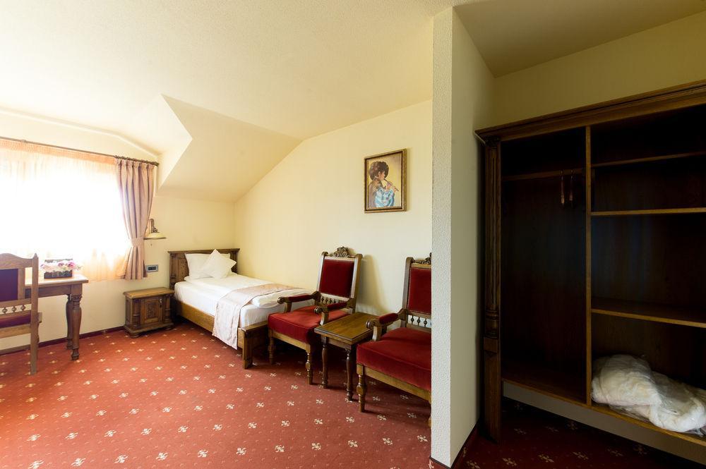 Hotel Castel Royal Mosnita Noua エクステリア 写真
