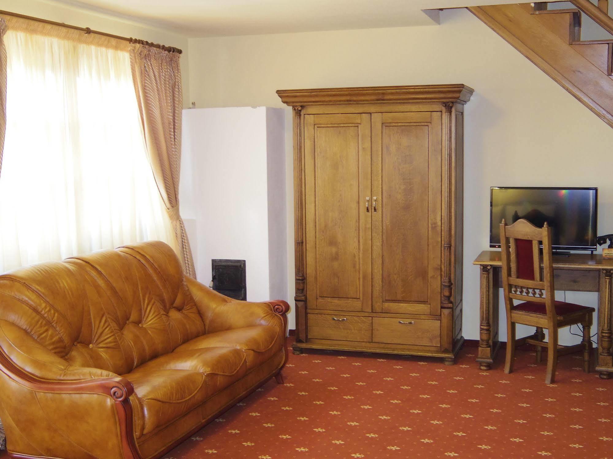Hotel Castel Royal Mosnita Noua エクステリア 写真