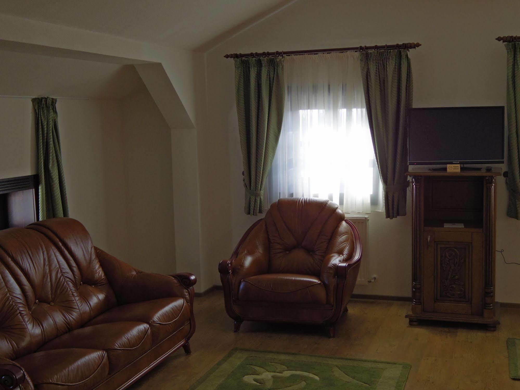 Hotel Castel Royal Mosnita Noua エクステリア 写真