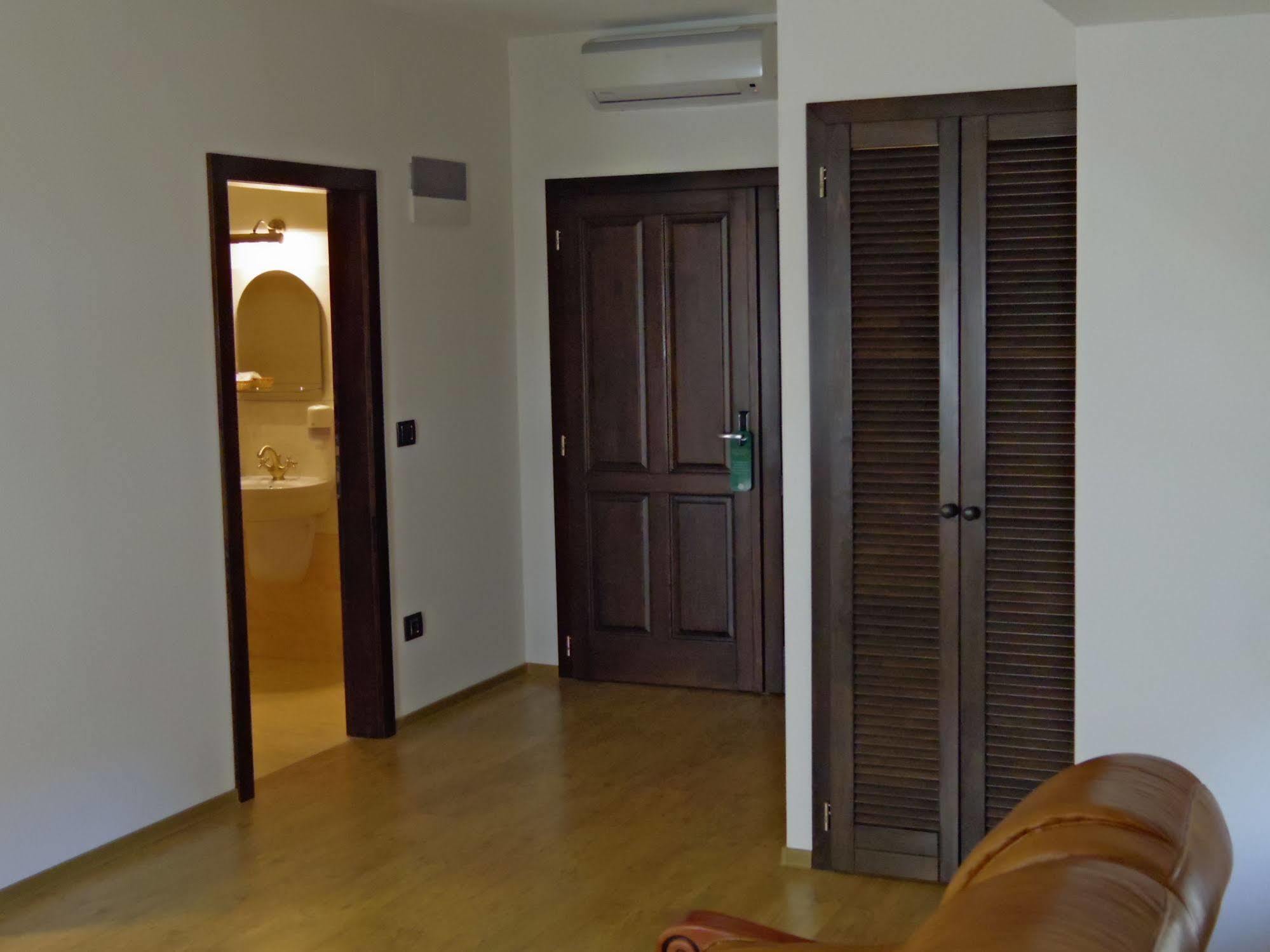 Hotel Castel Royal Mosnita Noua エクステリア 写真