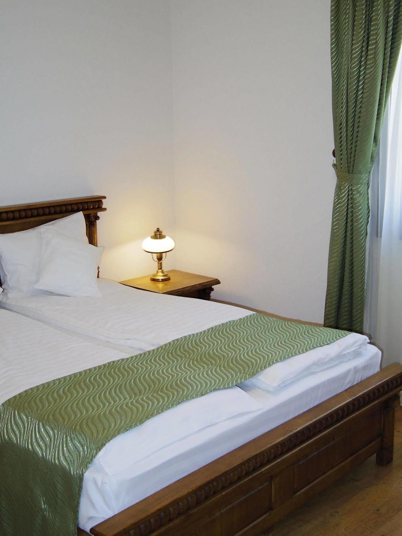 Hotel Castel Royal Mosnita Noua エクステリア 写真