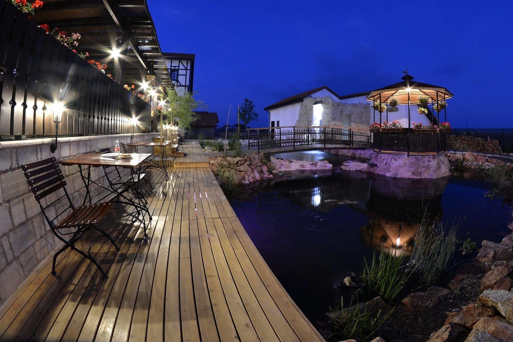 Hotel Castel Royal Mosnita Noua エクステリア 写真