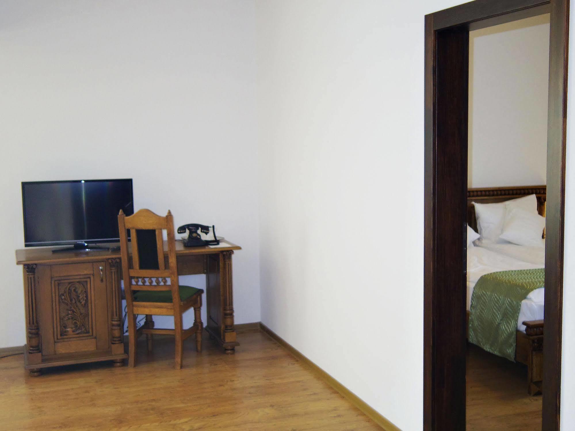 Hotel Castel Royal Mosnita Noua エクステリア 写真
